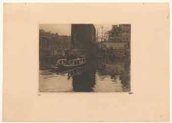 Gezicht op de overhaal bij de Montelbaanstoren in Amsterdam