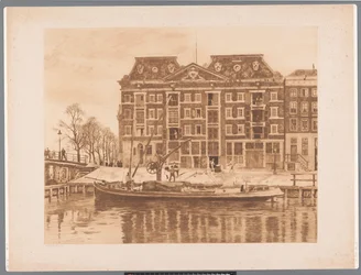Gezicht op de gevel van het pakhuis van de WIC vanaf Oudeschans gezien