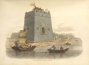 Uitzicht op een kasteel. Beschreven als zijnde nabij de stad Tien-sin. Binnen de kantelen is een gebouw om wachters te beschutten, een van hen slaat op een gong om de nadering van een onderkoning of mandarijn van rang aan te kondigen aan het garnizoen.