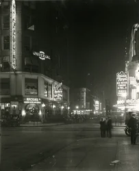 48th Street tussen Broadway en Seventh Avenue, 1917