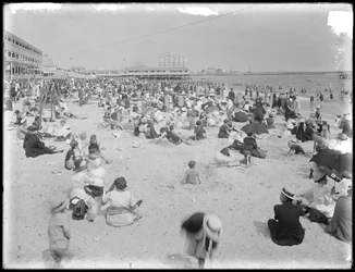Baden bij Brighton Beach, Brooklyn, 3 augustus 1912