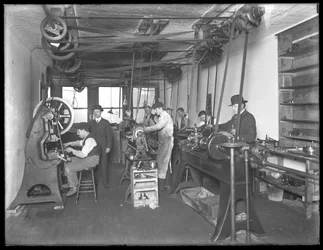 Werkplaats op de vijfde verdieping, Geyser Electric Water Heater Company, 42 Hudson Street, New York City, 31 december 1914