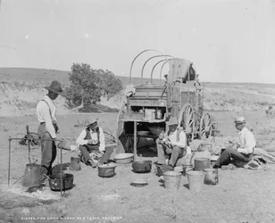Kampwagen bij een Texas roundup, ca. 1900 (zw/w foto)