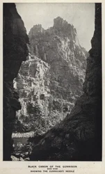 Canyons van Colorado: Zwarte Canon van de Gunnison, zijaanzicht, met de Currecanti-naald