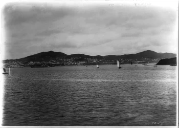 Vladivostok - panoramisch uitzicht vanaf de haven