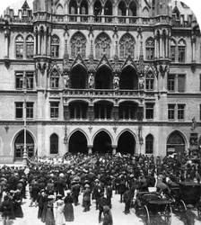 Een openluchtconcert bij het stadhuis, München, Duitsland, ca. 1900s