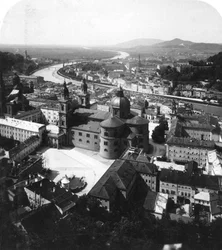 Uitzicht op Salzburg vanaf de Hohensalzburg-vesting, Salzburg, Oostenrijk, ca. 1900