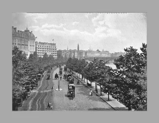 De Thames Embankment, vanaf Charing Cross Station, Londen, c1900