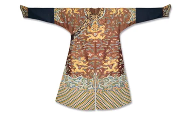Keizerlijke kastanjebruine geborduurde gaas drakenjas, Mangpao, Qianlong-periode