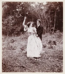 Edwardiaans portret, stel met een schommel