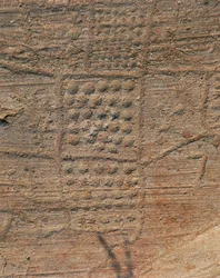 Prehistorische Camunische rotsgravure, bekend als "Kaart van Bedolina"