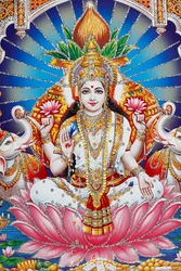 Lakshmi, de vrouw van Vishnu, is godin van voorspoed, geluk en schoonheid