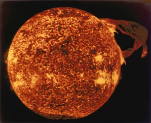 Grote zonnevlam gezien in extreem ultraviolet licht