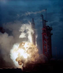 Lanceervoertuigen, VS raket ontploft op lanceerplatform, begin jaren 1960