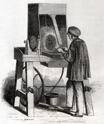 Werknemer in de goudsmederij. Werknemer in de zilversmederij