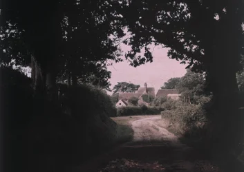 Zomerdroom Fotografie door Arthur E Morton, lid van The Society of Colour Photographers, hij experimenteerde met de processen en technieken van vroege kleurenfotografie aan het begin van de 20e eeuw