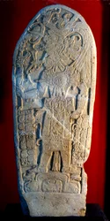 Stèle 4 uit Machaquila, Peten, Guatemala, Late Klassieke periode, 6 mei 820 AD