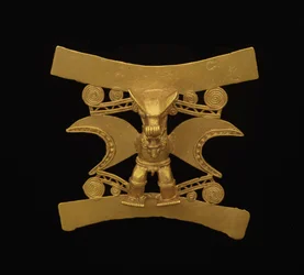 Hanger met een figuur met vleermuisachtig masker, Late Periode V - Periode VI, c.700-1550